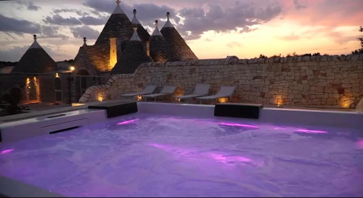 Trulli Tesoro Bed & Breakfast Чистернино Екстериор снимка